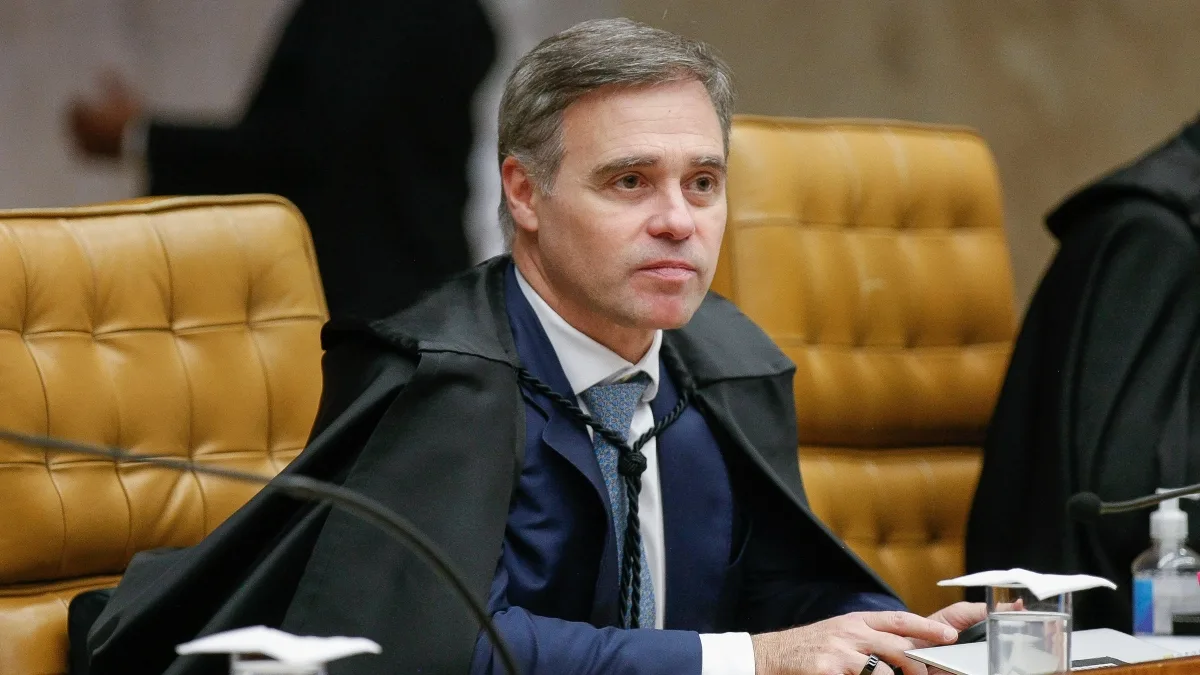 Ministro André Mendonça; bastidores falam em pedido de impeachment após revelação do encontro com Vorcaro