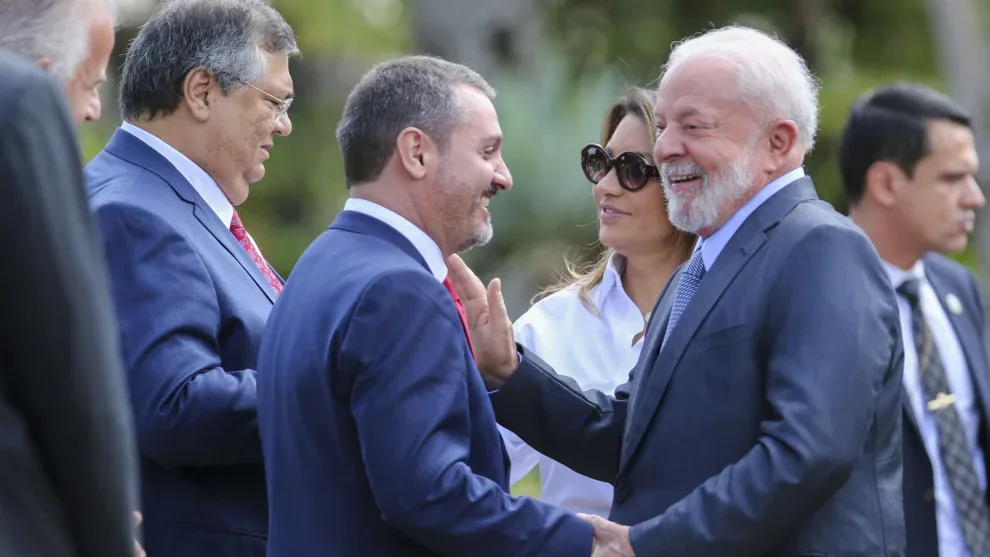 Lula cumprimenta o diretor-geral da Polícia Federal, Andrei Rodrigues