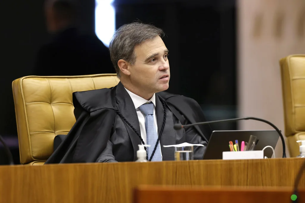 Ministro André Mendonça durante sessão plenária do Supremo Tribunal Federal
