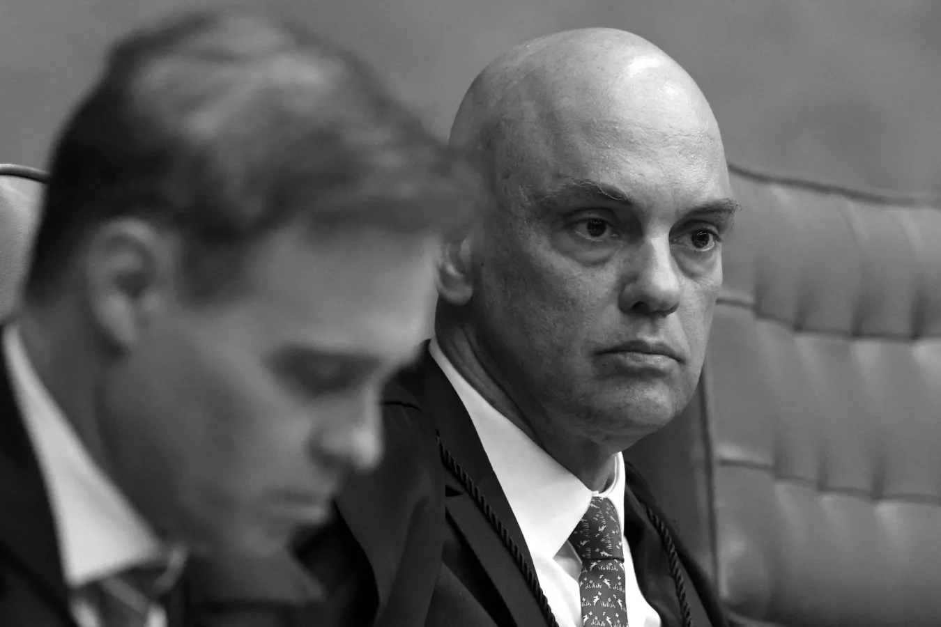 André Mendonça e Alexandre de Moraes durante sessão do Supremo Tribunal Federal