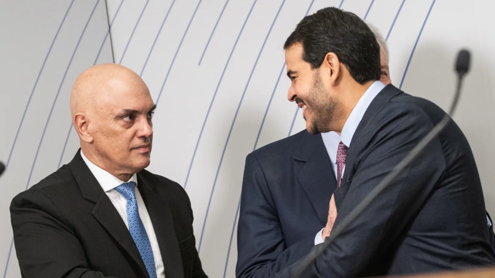 Alexandre de Moraes e Jorge Messias durante evento institucional