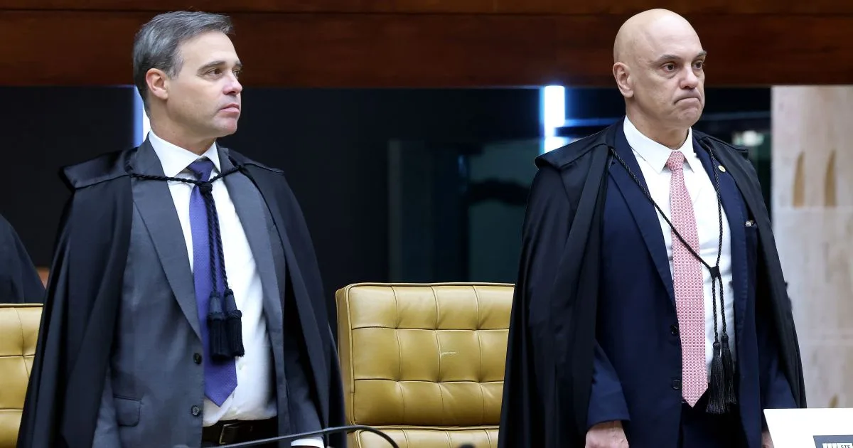 André Mendonça e Alexandre de Moraes durante sessão do Supremo Tribunal Federal