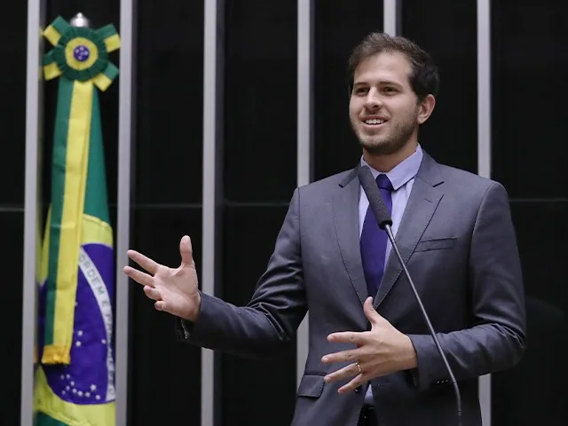 Nikolas Ferreira lança o primeiro vídeo da série dossiê Lulinha