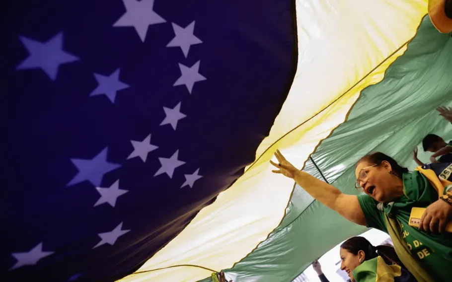 Flávio Bolsonaro e apoiadores durante manifestação de 7 de Setembro na Avenida Paulista