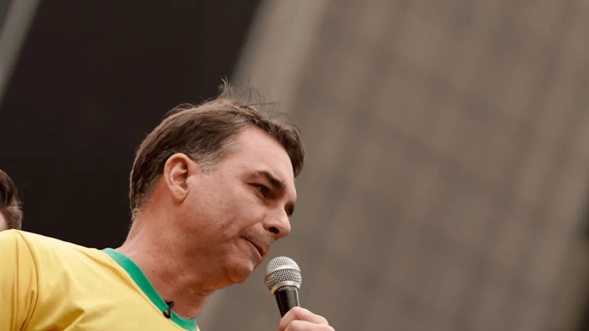 Flávio Bolsonaro discursa no ato de 7 de Setembro na Avenida Paulista, em São Paulo