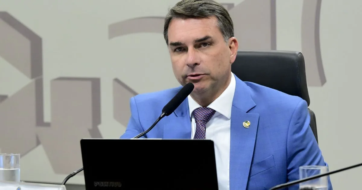 Flávio Bolsonaro durante atividade pública no Senado Federal