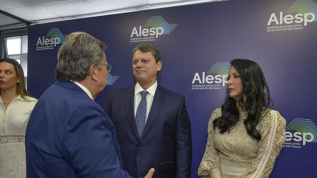 Governador Tarcísio de Freitas em sessão solene na Assembleia Legislativa de São Paulo