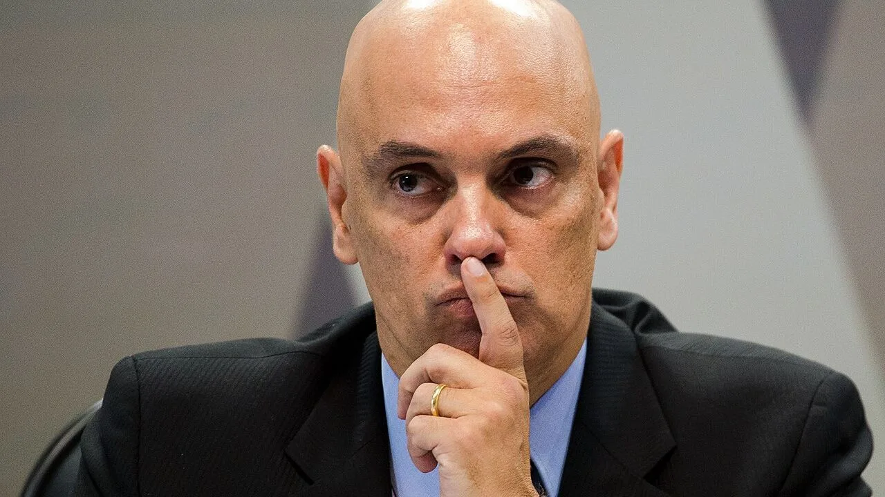 Alexandre de Moraes no STF após ofício que acusa André Mendonça de proteger grupo político no caso Master