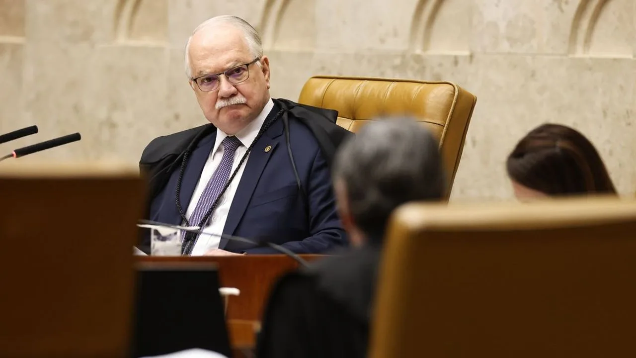 Presidente do STF, Edson Fachin, na sessão que manteve o calendário separado