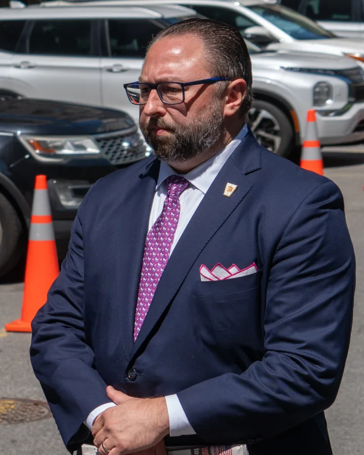 Jason Miller, estrategista de Trump que publicou a IA de Moraes com tornozeleira