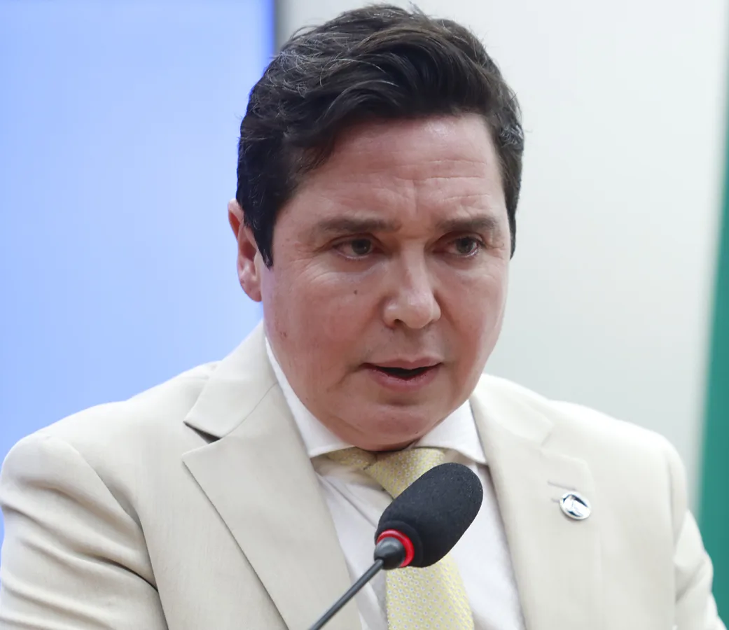 Cláudio Dantas alerta para o tudo ou nada do STF