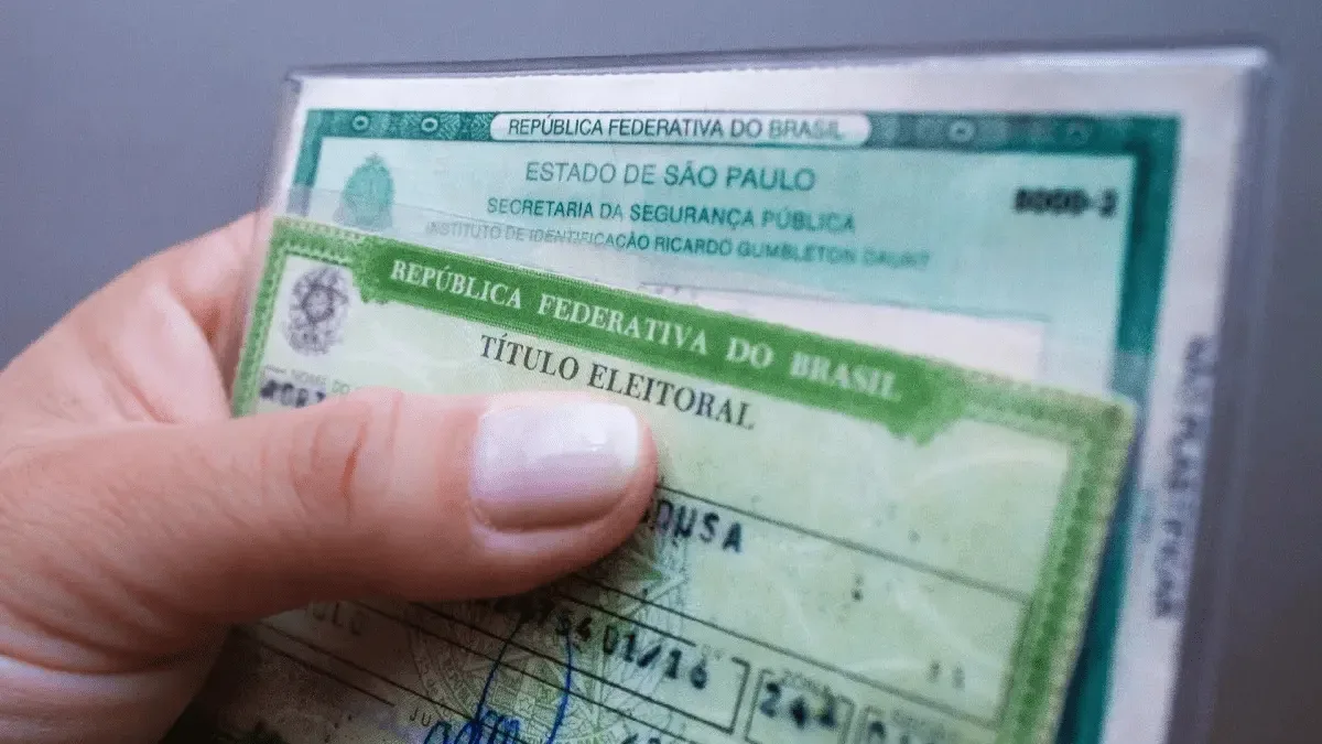 Urna eletrônica em unidade prisional durante votação de presos provisórios