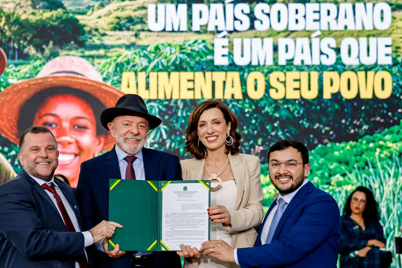 Lula: reajuste de 15% do Bolsa Família a 17 dias da eleição