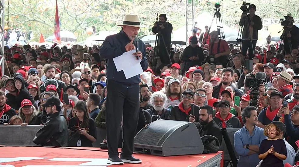 Presidente Lula discursa em ato de campanha em Florianópolis, Santa Catarina