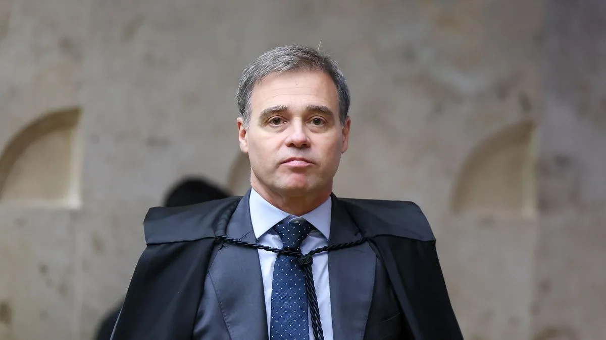 Ministro André Mendonça durante sessão do STF