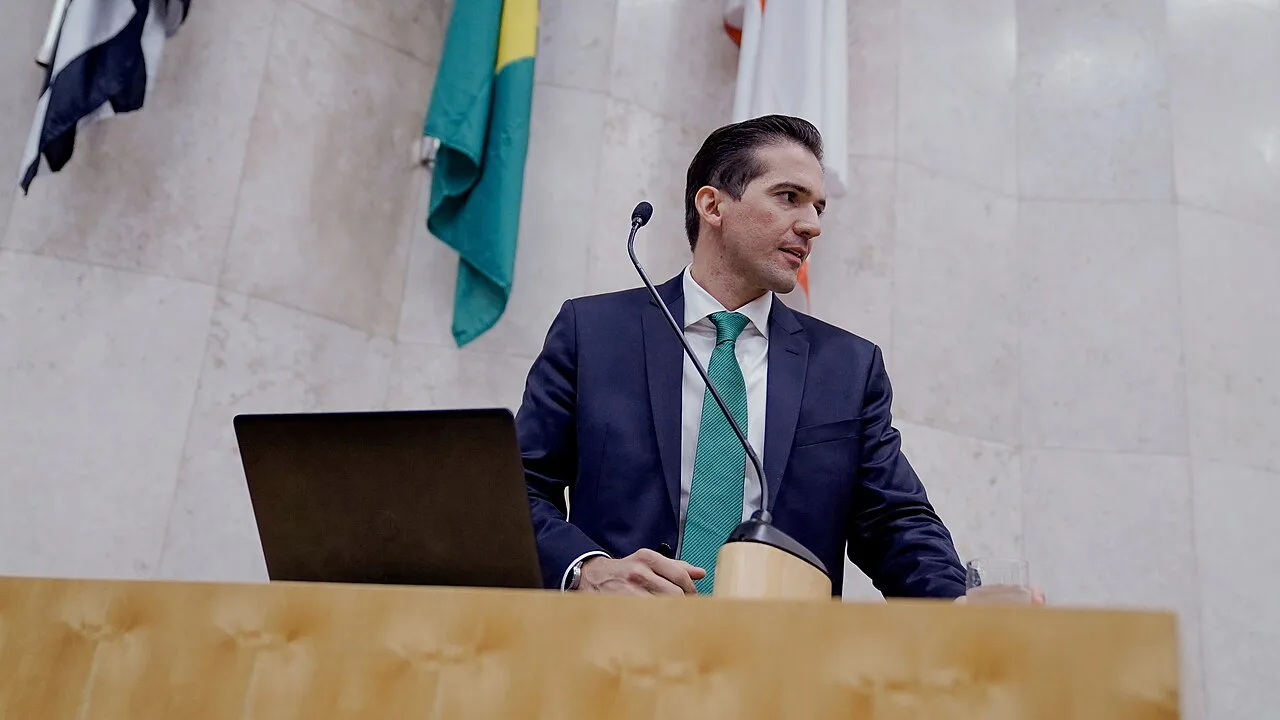 RUBINHO NUNES DIZ QUE ARTISTA DO LULA NÃO MOVE VOTO E CRAVA FLÁVIO 22
