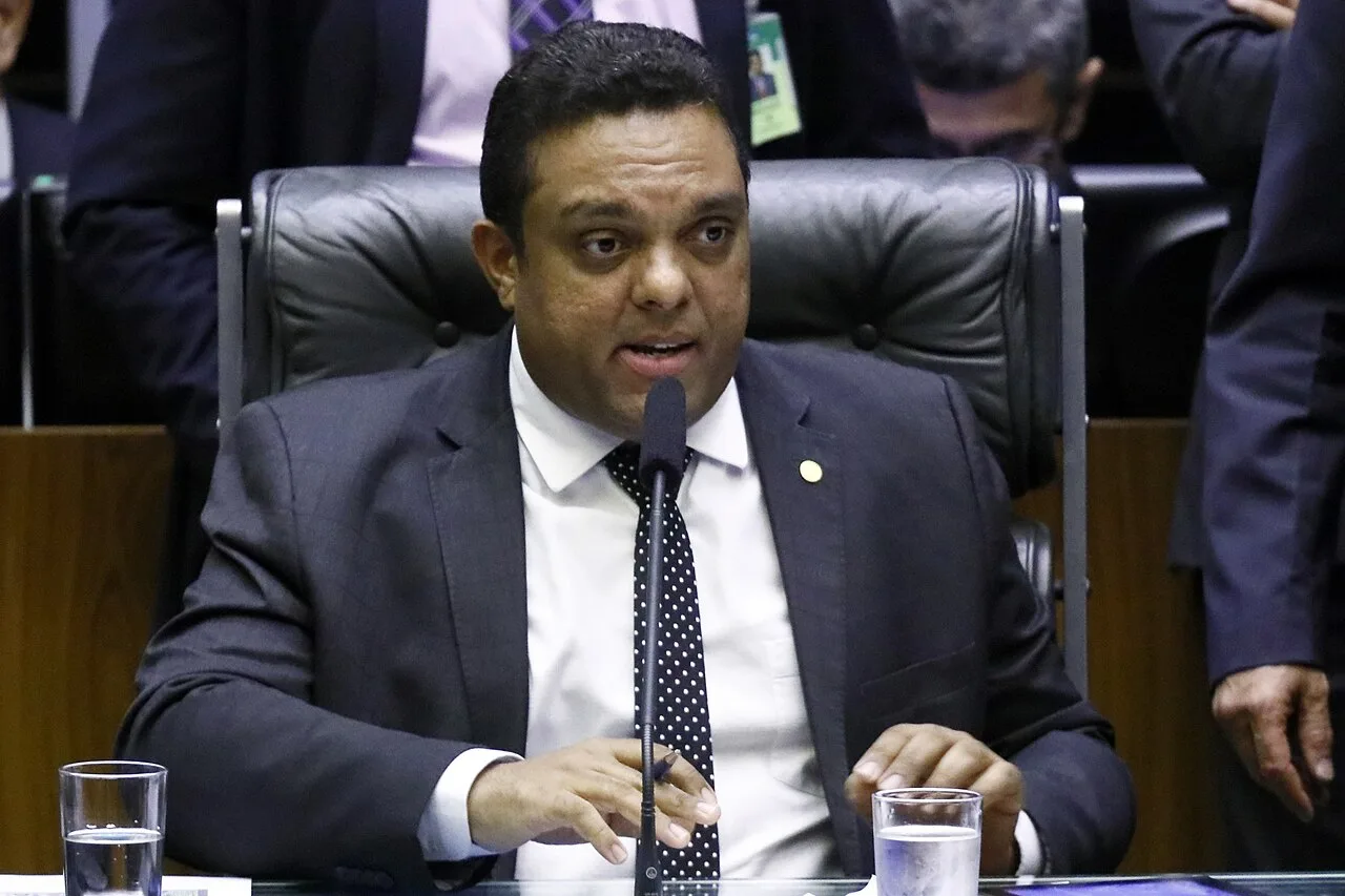 OTONI DE PAULA CHAMA CRÍTICO EVANGÉLICO DE CRENTE OTÁRIO