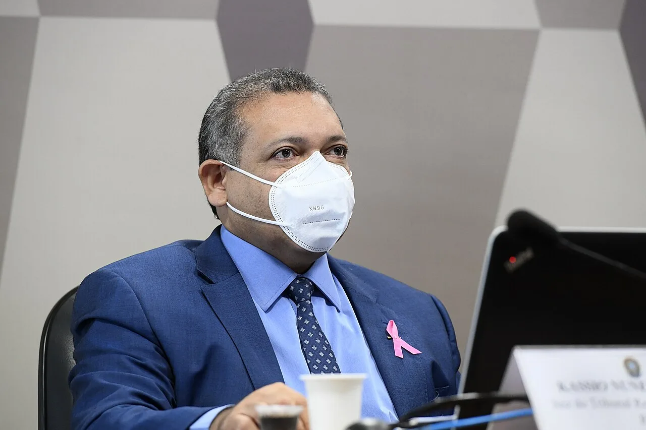 NUNES MARQUES DEIXA NO AR O SITE QUE CHAMA FLÁVIO DE TRAIDOR DA PÁTRIA