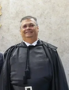 DINO MANDA O CASO DE NOSSA SENHORA AO PLENÁRIO E FALA EM CENSURA EM MASSA