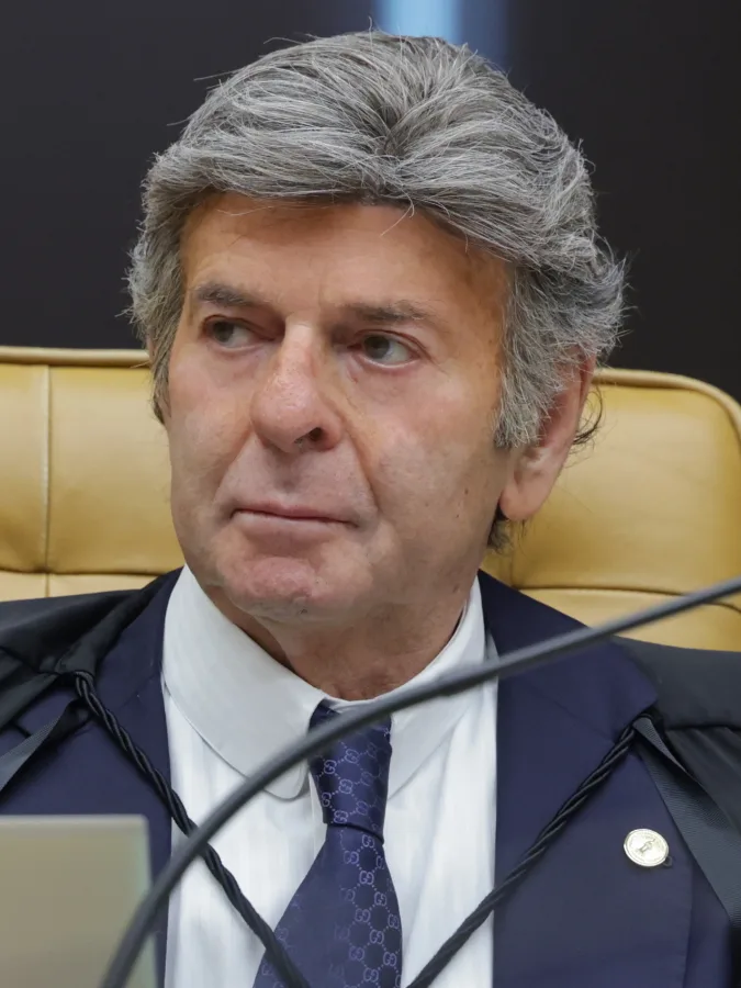 FLÁVIO PEDE A FUX PARA ANULAR A DECISÃO DE DINO SOBRE A SANTA