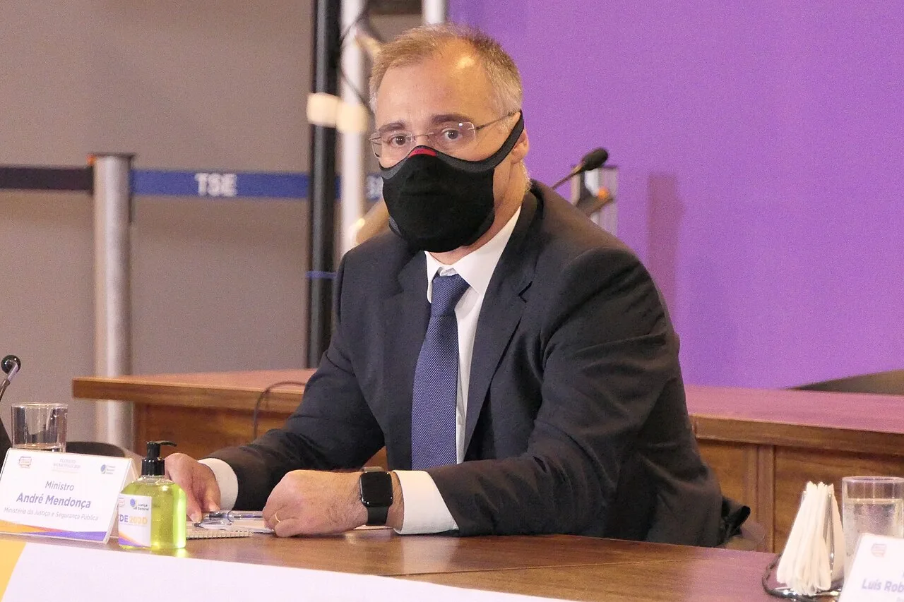 ENTORNO DE MENDONÇA ESPERAVA TRÉGUA E FACHIN NÃO VÊ CLIMA PARA JULGAR O CASO ANTES DA URNA