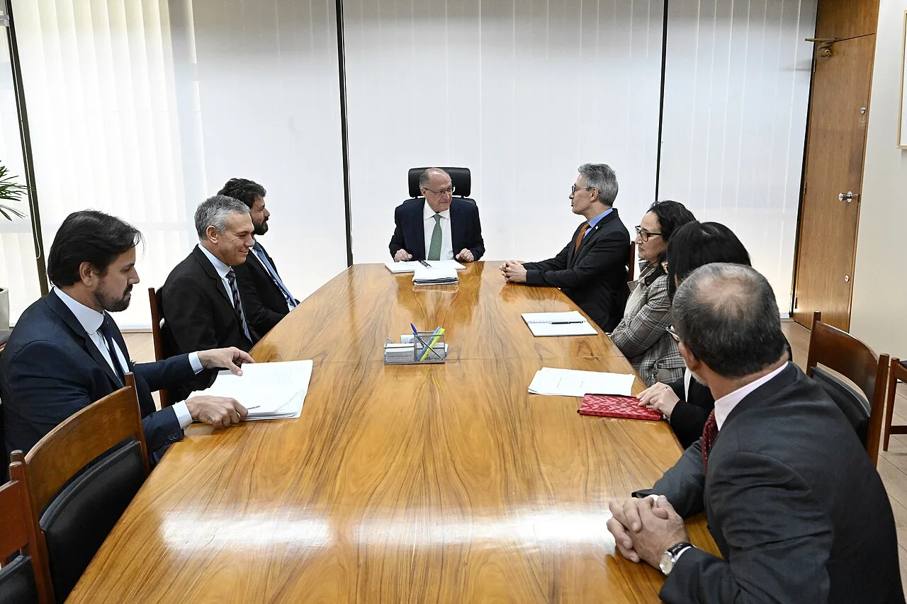 BACCI APOSTA QUE UM CANDIDATO SAI AMANHÃ PARA APOIAR FLÁVIO E O NOME NA MESA É ZEMA