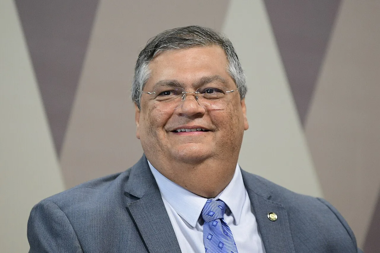 CORREIO DA MANHÃ DIZ QUE DINO VAI FURAR A FILA DO IMPEACHMENT