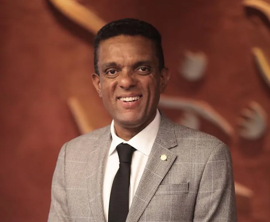 Otoni de Paula em retrato oficial