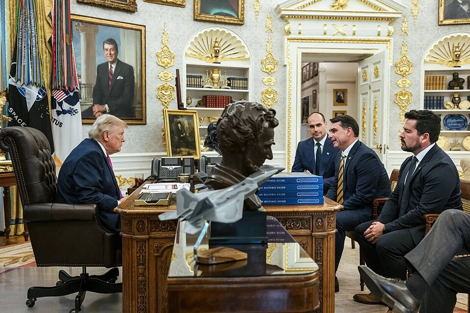 Paulo Figueiredo com Donald Trump, Eduardo Bolsonaro e Flávio Bolsonaro