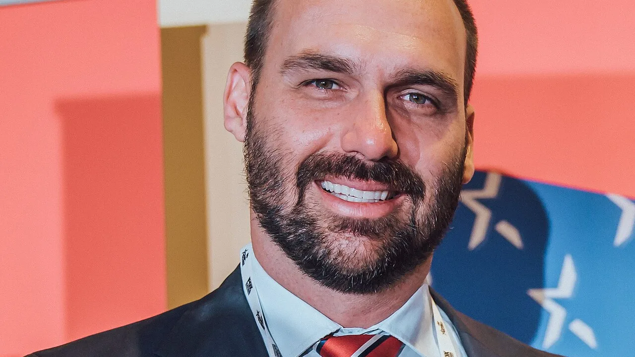 O deputado Eduardo Bolsonaro na CPAC 2022 (foto de arquivo: VOX España/Wikimedia Commons)
