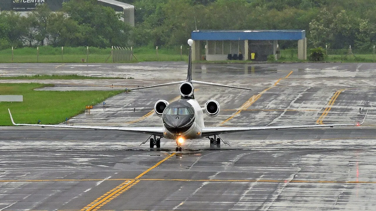 Jato executivo Dassault Falcon em Porto Alegre, imagem ilustrativa (foto de arquivo: Rafael Luiz Canossa/Wikimedia Commons)