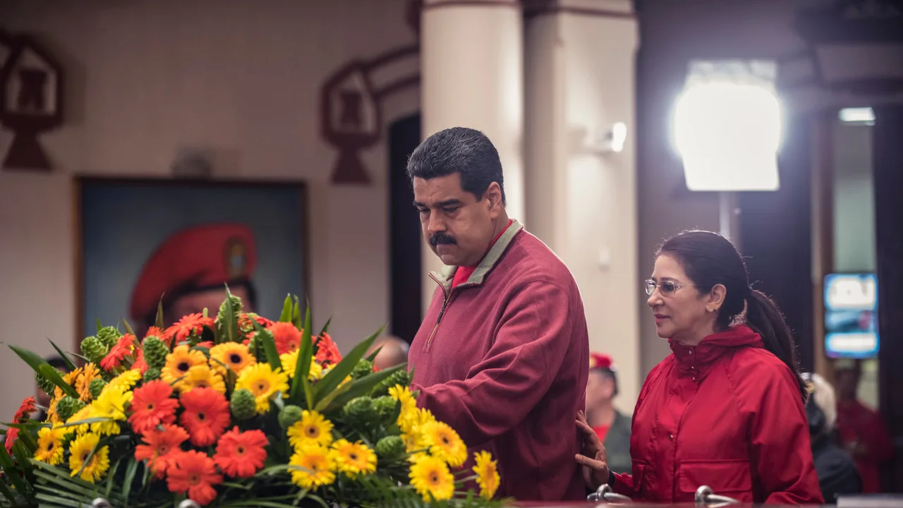 Nicolás Maduro e Cilia Flores em cerimônia, imagem de arquivo (Foto: Eneas De Troya/Wikimedia Commons, CC BY 2.0)