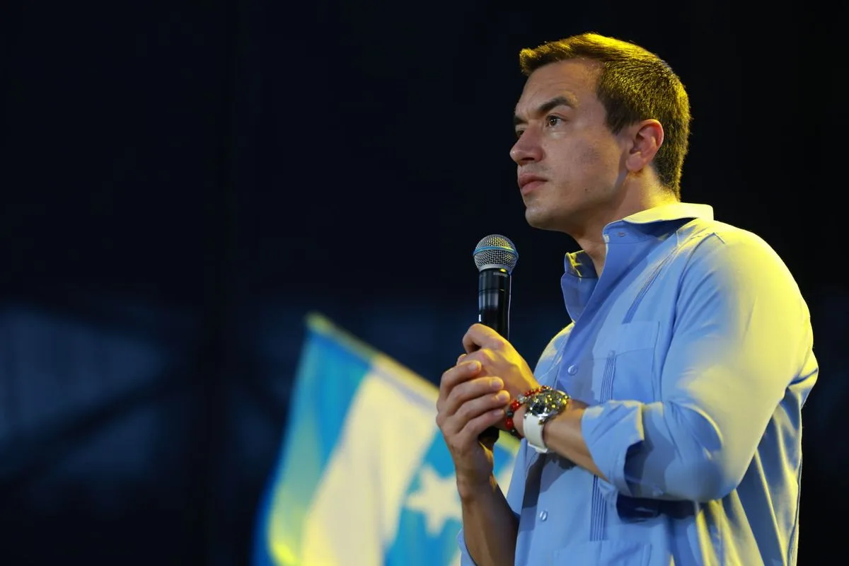 NOBOA ANUNCIA NOVO TOQUE DE RECOLHER E APRESENTA NÚMEROS DO COMBATE AO NARCOTRÁFICO NO EQUADOR