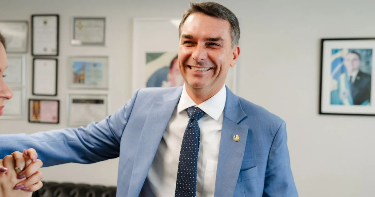 Bloco 22 Flávio Bolsonaro sniper