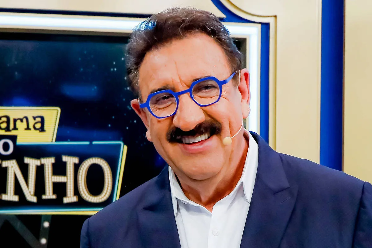 Apresentador Ratinho no estúdio do Programa do Ratinho no SBT