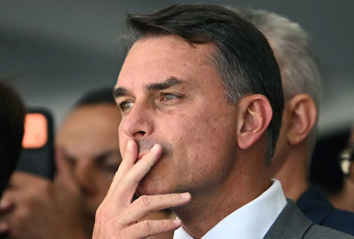Flávio Bolsonaro em evento de campanha