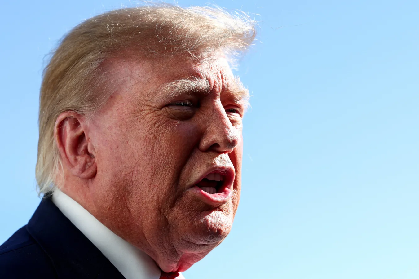 Donald Trump em foto oficial recente